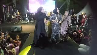 Download lagu Selfi Yamma Tampil di Sebatik, Dapat Saweran Emas Malaysia dan Uang Ringgit  mp3