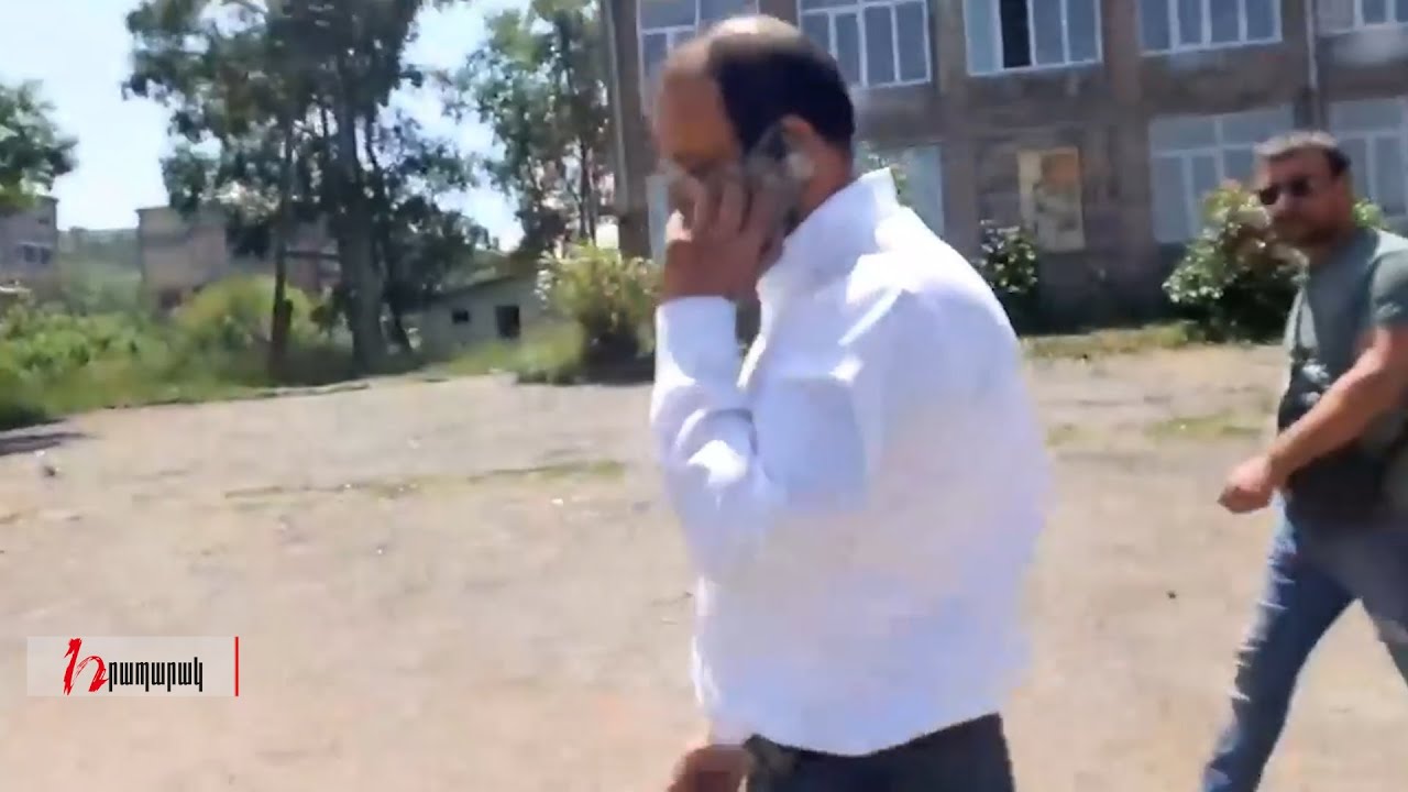 Շիշ բռնողը թիկնապահի հետ միասին մտնում է տեղամասերի տարածքներ, որի իրավունքը չունի