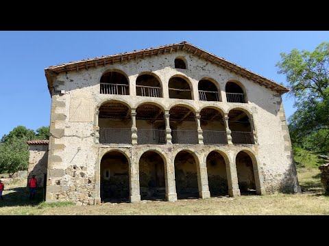 Balmes del Teixidor i castell de Montesquiu