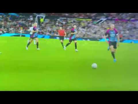 Leonardo Bonucci just smashed a woman in a charity game!🤣🤣🤣