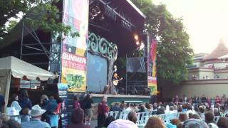 Jewel singing the Cold Song in Portland Oregon 6.25.10