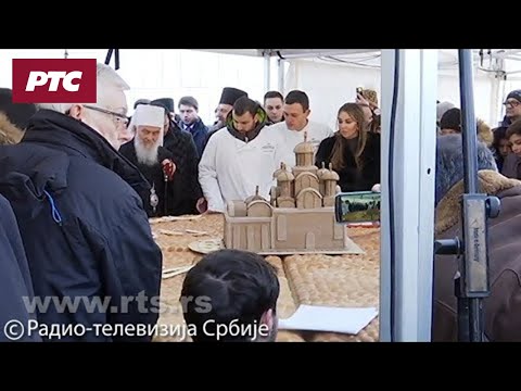 Чесница од 250 килограма ломљена испред Храма Светог Саве