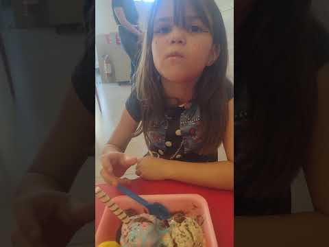 levei minha netinha tomar sorvete em santo Antônio da platina Paraná hoje niver dela 🎂🎂🎉🎉💕🌸🙏❤️