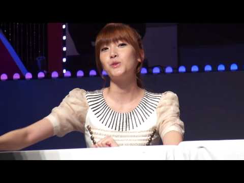 120901 Jessica @ Look Sign Event