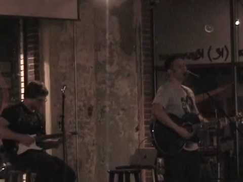 Frisky Monkey - Discarded (Live at Kavarna)