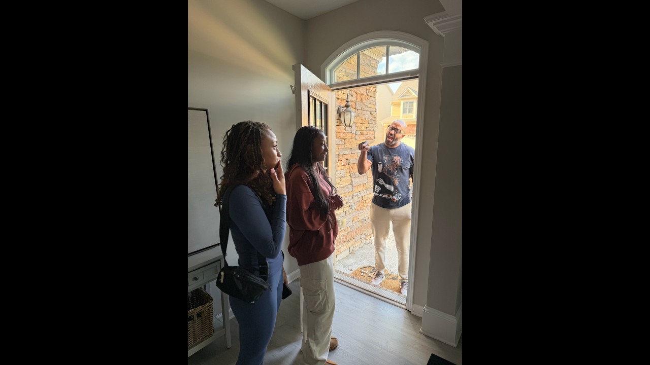 Brooke tries to be slick and rides the bus to Sharra’s to skip boot camp but Larry pulls up!