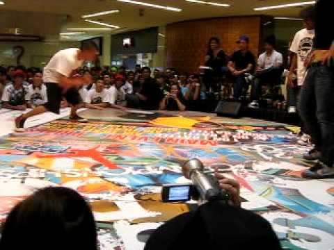 Sg Bboy 2009 Radical Forze (bboy mahmud and sunshine) vs Enemy grounds (andreas and syafiq ) PRELIMS