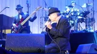 Leonard Cohen - First We Take Manhattan - live O2 World Hamburg 2013-07-14