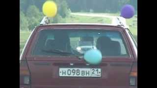 preview picture of video 'Мужик залез на крышу машины'