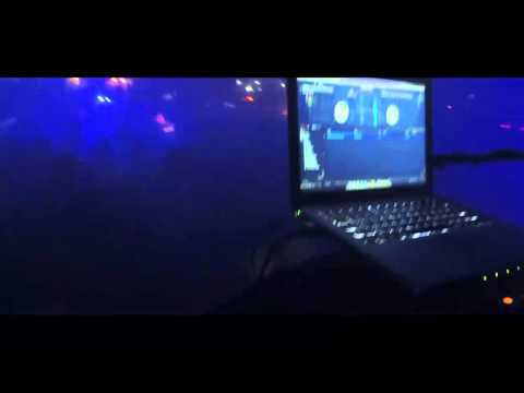 Melvin flow Mesclando en vivo