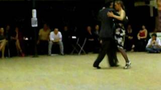 Virginia Uva y Cesar Agazzi bailando a Roma