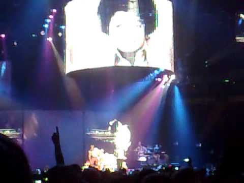 Madonna - Michael Jackson Tribute & Holiday (Live In Manchester July 7th 2009)