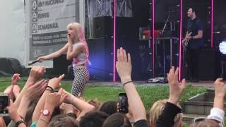 Caught in the Middle – Paramore live in Hamburg