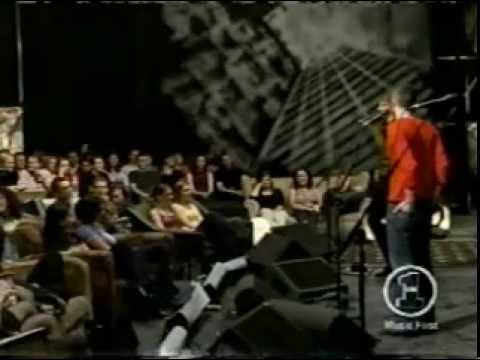 Travis - 3. Hit me baby one more time (Britney Spears cover)