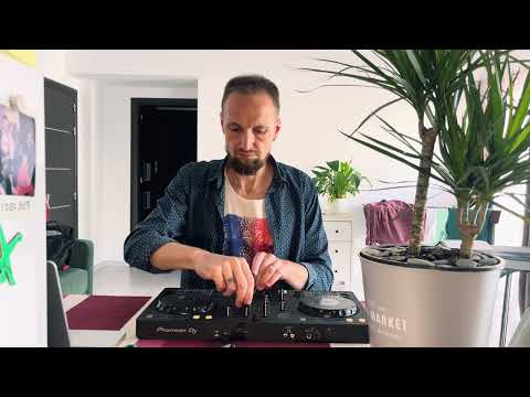 Various electronic music  mix. Played by Sasha Boldirev