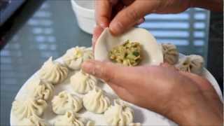 preview picture of video 'Nepalese momo / dumplings (chicken and veg) - Part 1'