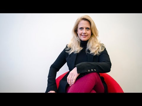 "I've had too many wrong men" - Barbara Schöneberger - ON THE RED CHAIR