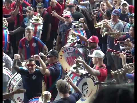 "Con la Gloriosa Butteler , toda la quema va a Correr " Barra: La Gloriosa Butteler &bull; Club: San Lorenzo