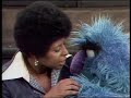Sesame Street 0739 Street Scenes Herry Shows Off How Strong He Is