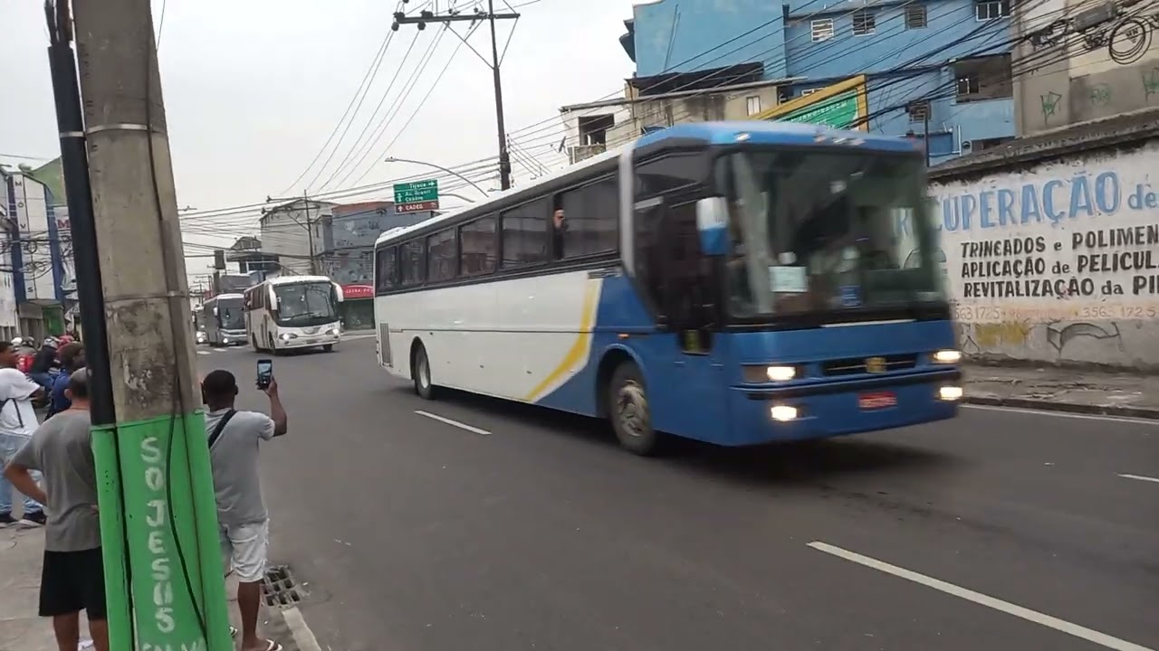 Final da Copa do Brasil chegada dos ônibus da torcida Corinthiana  a caminho  do Maracanã
