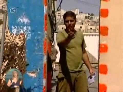 ובחברון המתנחלים גרים בבסיס הצבאי