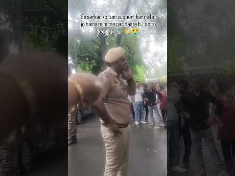 ये पुलिस नहीं गुंडे हैं