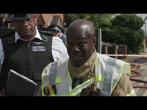 Emergency services update on London flat fire | AFP