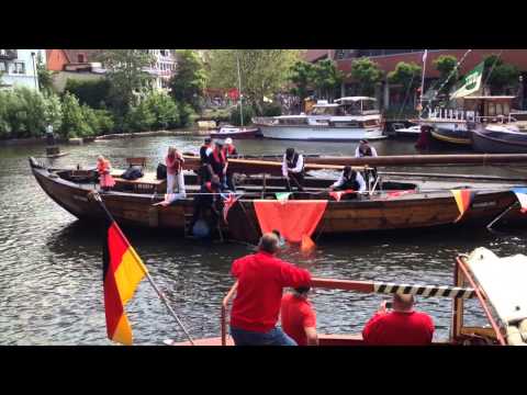 Rettungsübung mit Vierländer Ewer