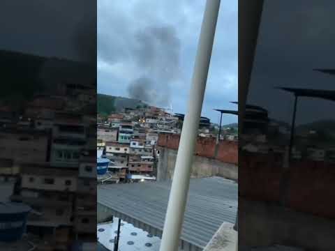 Muito tiro no blindado. #shorts #crime #viralvideos #favela #riodejaneiro #criminal #arte