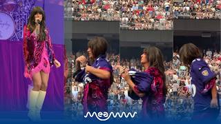 Download lagu Ella Langley's Dress Suddenly Unzips on Stage in Front of Thousands at Morgan Wallen Show mp3
