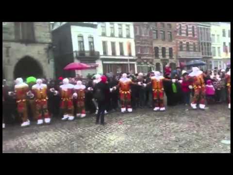 Les Gilles de Binche en mode disco !