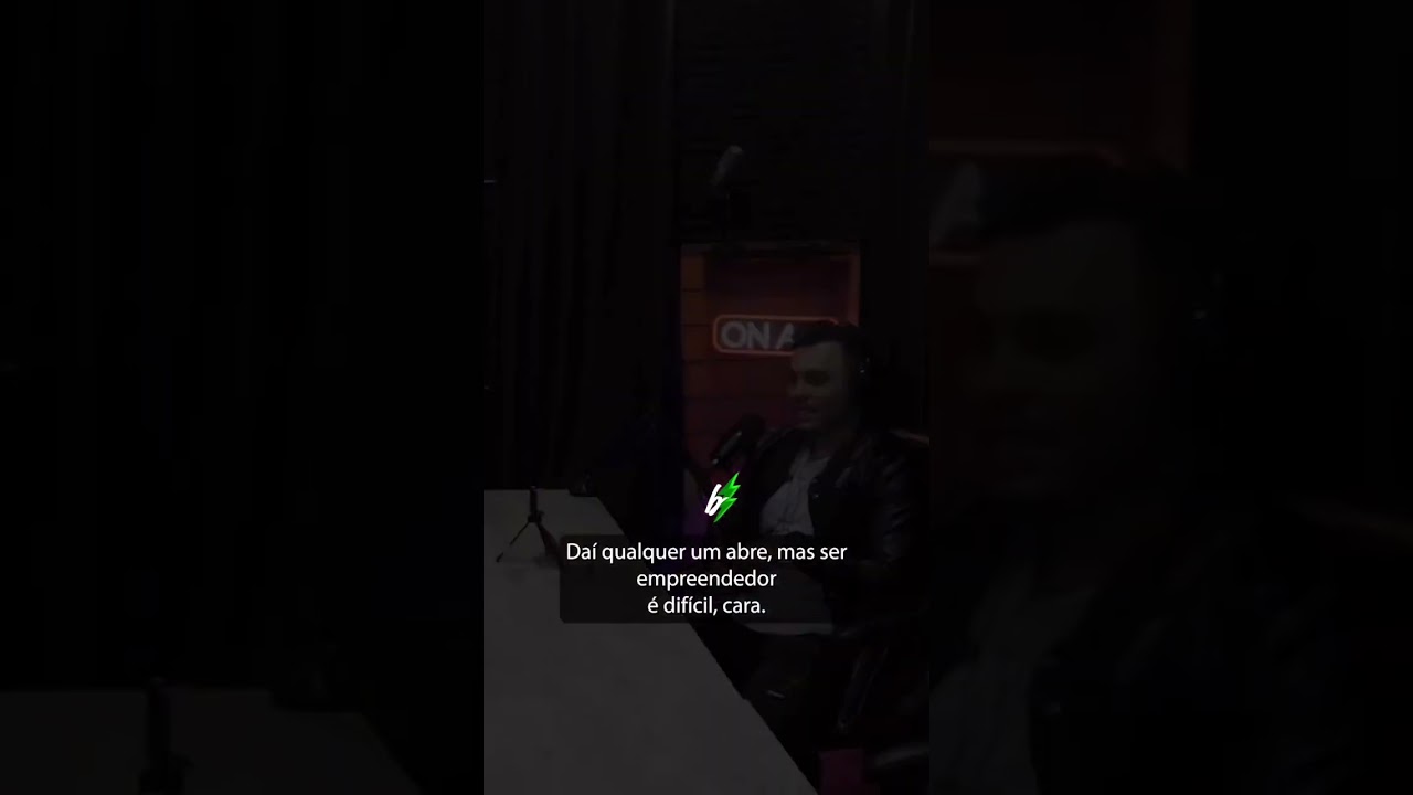 Como ganhar dinheiro com design? Dá para ser Rico trabalhando com Design? #shorts