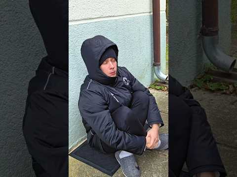 Bezdomovec setřel Zdeňka na ulici💀 Myslíš, že bude Zdéňa taky bezdomovec?😰 #shorts #vapko #vtipy