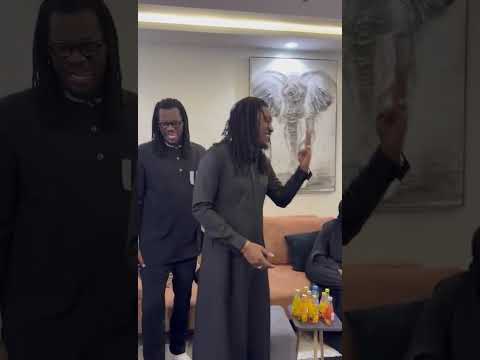 Wally Seck chez une autorité de la place 🥺🥺