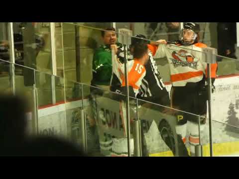 LNAH serie 2 Joey ratelle saute dans le dos de cloutier plus melee