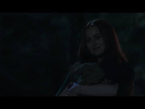 Riverdale 6x01: Cheryl meeting Toni in the woods