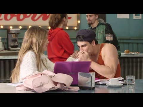 [clip] Lucia Gil en Yo Qusiera 1x38 - El contrato discográfico ( part2 )