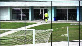 Hulk dá susto, mas marca golaço