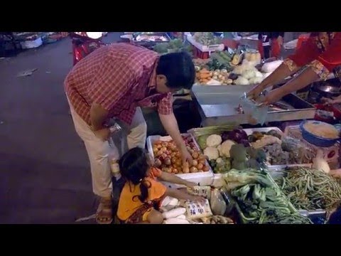 Street food at Tuol Tom Poung Market night time