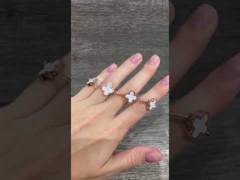 Подарок девушке браслет в стиле Ван Клиф "Перламутровый клевер в золоте" медицинская сталь в коробочке - фото 2 - id-p2360112729