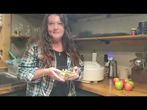 Dehydrating Fuji, Gala and Granny Smith apples in a Nesco dehydrator.