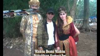 Download lagu Slide Show Foto RKS & Liryc Sang Prabu ( Colosal Version ) mp3