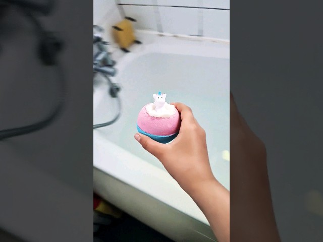 Vídeo relacionado con INKEE Bomba De Baño con Sorpresa De Galupy Unicorn, Bomba de Baño para Niñas con figura 3D de Unicornio, Aroma a Caramelo