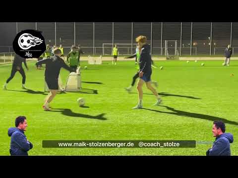 Fussballtraining: Spielform - Rondo - 4 gegen 4 plus 1 mit zwei kleinen Toren