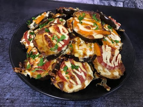 Баклажаны с помидорами. Баклажаны в кляре на сковороде. Помидоры с сыром кружочками. Баклажаны с фаршем в кляре. Жареные баклажаны с сыром и яйцом.