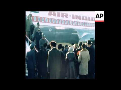 SYND 22 10 77 INDIAN PRIME MINISTER ARRIVES IN MOSCOW