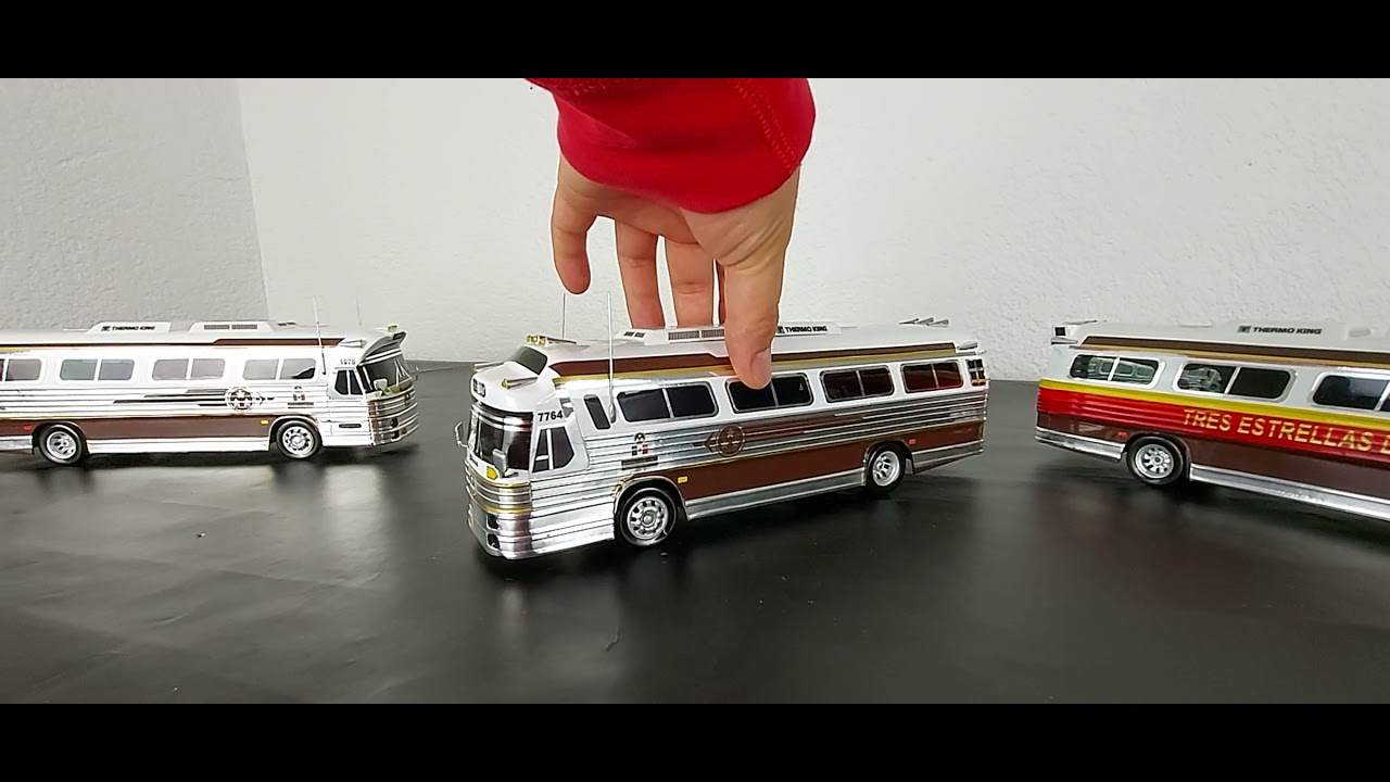 Autobuses Tres Estrellas de Oro en escala 1/43.