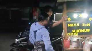 Download lagu Banci kocak beli baso pedangang basonya ngangak.. mp3 Download lagu Banci kocak beli baso pedangang basonya ngangak.. mp3