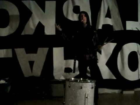 Random bassist vs.Safri Duo