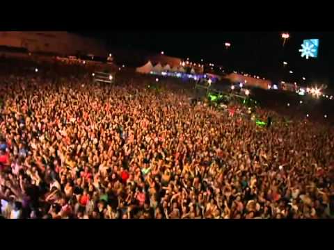 Andy & Lucas y Hugo Salazar cantan "Casi Melancólico" en la Fiesta del Fiesta de Cádiz